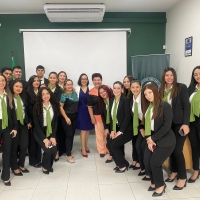 Charla Nuevos códigos de vestimenta en la imagen profesional