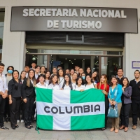 Estudiantes de primer año visitan la SENATUR