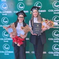 Alumnos de Comercio Exterior brillan en defensa de sus TCC