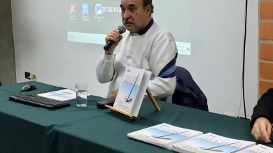 Autor del libro "Manual para ser Diseñador Gráfico" se presentó en la UCPY