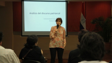 Charla sobre el análisis del discurso patriarcal