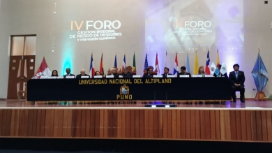 Columbia participa de Foro Internacional