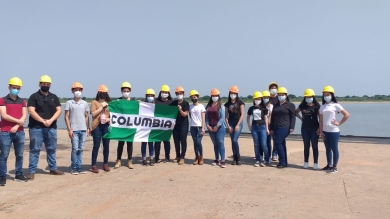 Visita de Estudiantes de Comercio Exterior y Negocios a TERPORT