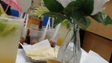 Presentación de comidas típicas en el cierre de la materia Identidad Paraguaya