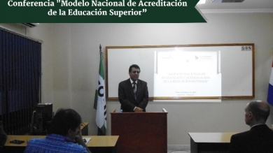 Presidente de la ANEAES dicta conferencia sobre el modelo de acreditaciones
