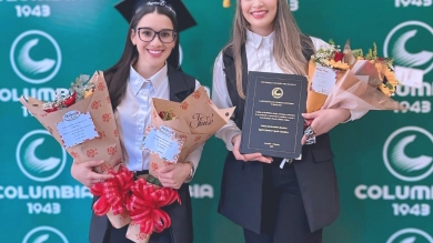 Alumnos de Comercio Exterior brillan en defensa de sus TCC