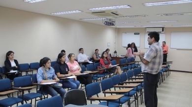 Reunión de egresados de Ciencias Contables y Administrativas en marco del proceso de acreditación