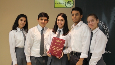 Presentación de "Creando mi ONG", por los estudiantes del Colegio Técnico Javier