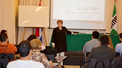 Charla: "El Factor H, Humanidad, Humor, Hacer en el Liderazgo"