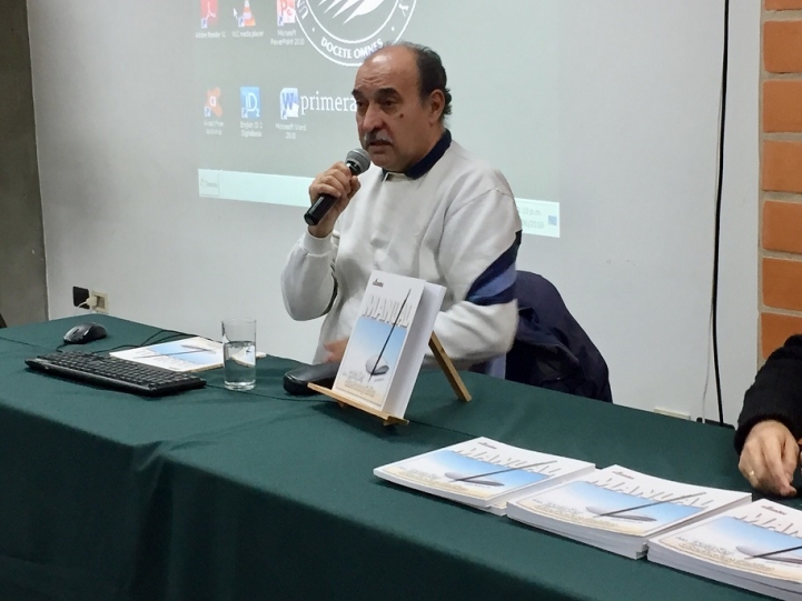 Autor del libro &quot;Manual para ser Diseñador Gráfico&quot; se presentó en la UCPY