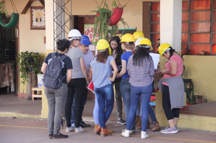 Alumnas y alumnos de Arquitectura realizan relevamiento de los edificios en Colegio Nacional