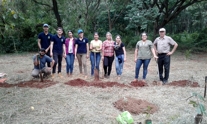 Práctica de Fruticultura en San Lorenzo