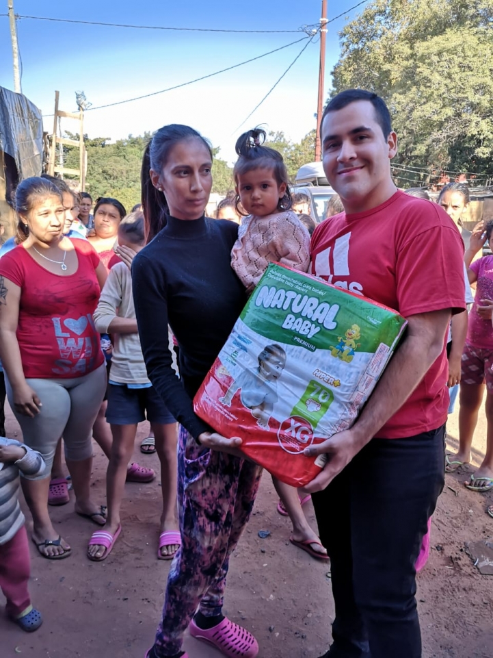 Entrega de donativos al Refugio Artigas