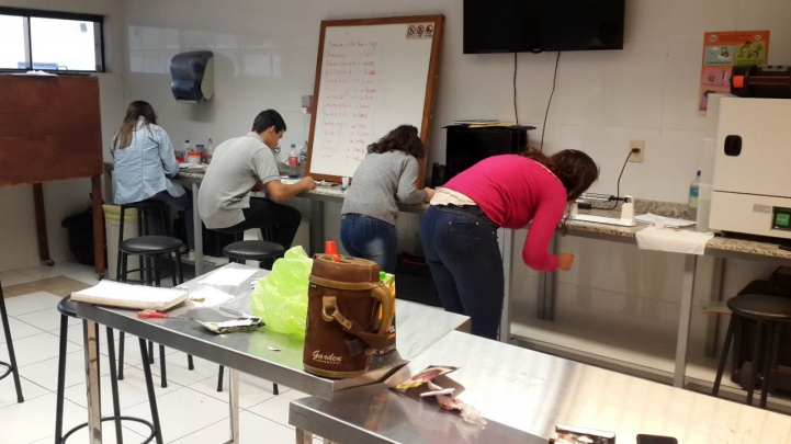 Práctica de Agronomía en Laboratorio 