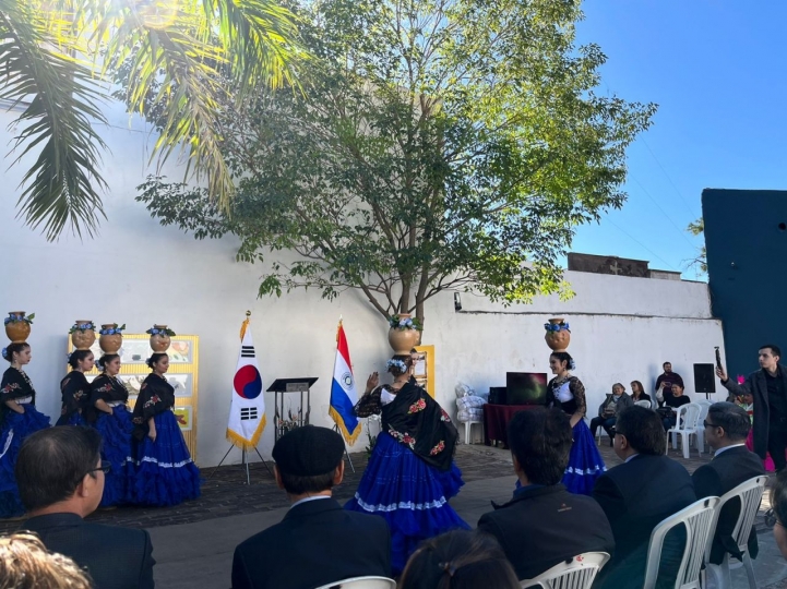 Estudiantes de Turismo y Hotelería, participan como staff del Festival de Arte de Corea y Paraguay 