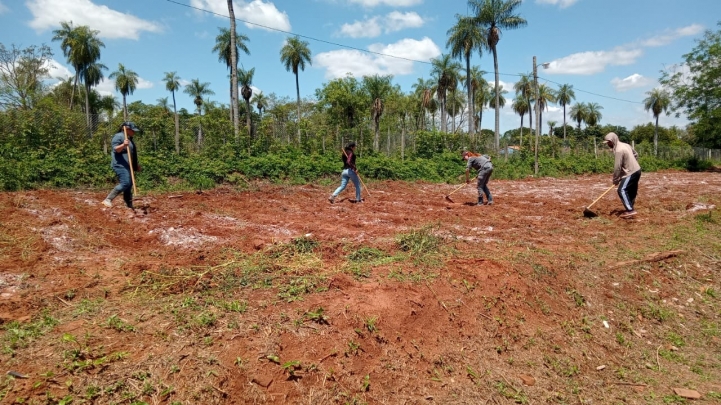 Aplicación de cal agrícola 