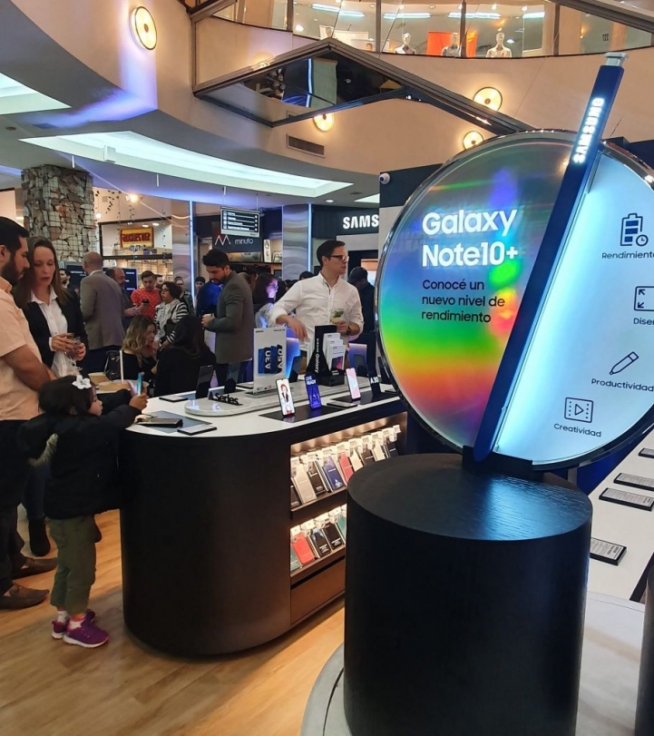 Extensión Universitaria: Visita Técnica a la inauguración de la tienda Samsung Store Paraguay