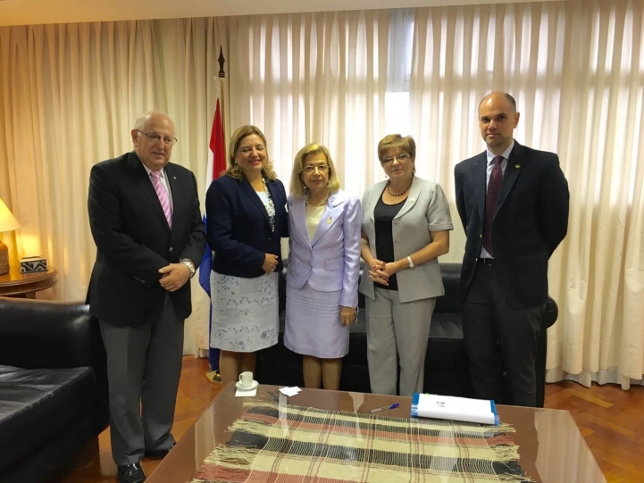 Autoridades universitarias otorgan reconocimiento a la Presidenta de la Corte Suprema de Justicia