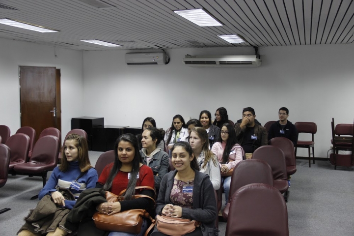 Columbia de visita en el aeropuerto