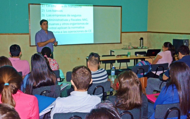  Taller de Comercio Exterior para estudiantes de Contaduría Pública