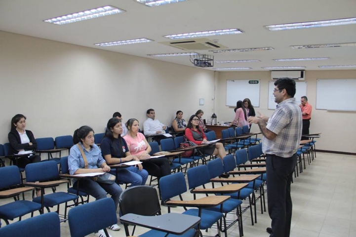 Reunión de egresados de Ciencias Contables y Administrativas en marco del proceso de acreditación