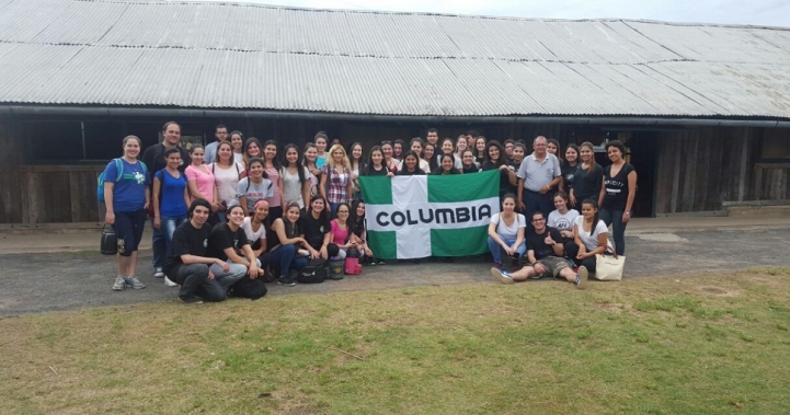 Estudiantes de la UCP en la escuela Pa