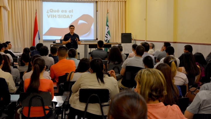 Charla: &quot;Educación en Salud: Conociendo el VIH/SIDA&quot;