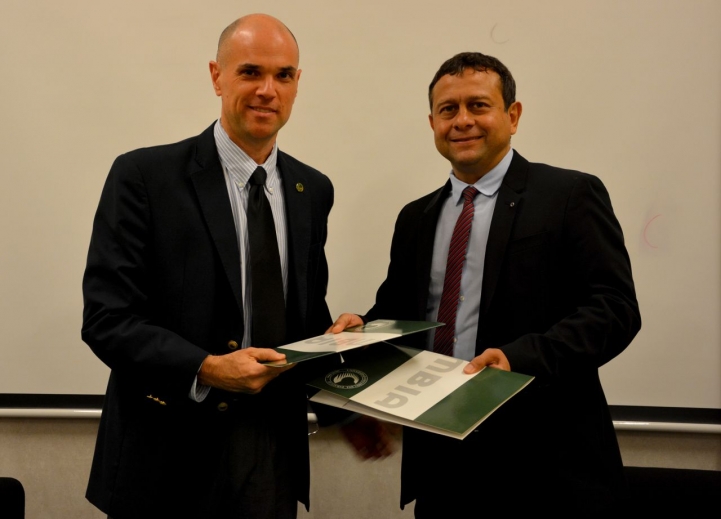 Convenio entre la Universidad Columbia y el Colegio de Contadores del Paraguay