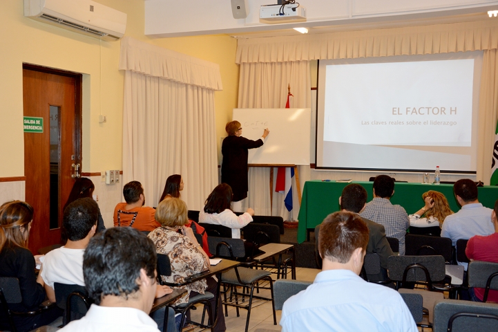  Charla: &quot;El Factor H, Humanidad, Humor, Hacer en el Liderazgo&quot;